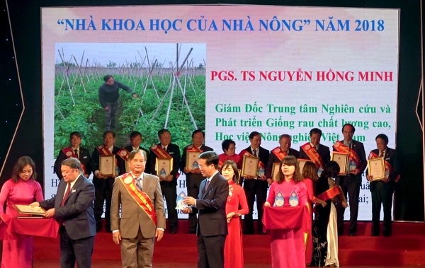 GS.TS Nguyễn Thị Lan và PGS.TS Nguyễn Hồng Minh được tôn vinh “Nhà khoa học của nhà nông” lần thứ Nhất