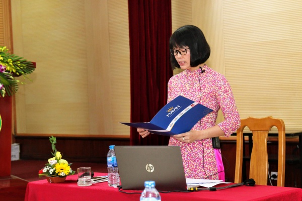 NCS Nguyễn Thị Loan thuyết trình tóm tắt luận án 