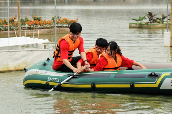 Học sinh trường THPT Thái Phiên, Hải Phòng tham gia nhiều trò chơi thú vị tại Trung tâm sinh thái giáo dục V-ECO 