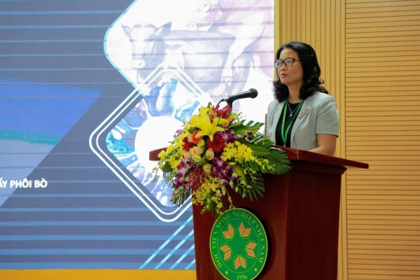 GS.TS. Nguyễn Thị Lan – Bí thư Đảng ủy, Giám đốc Học viện đến dự và phát biểu tại Hội thảo 