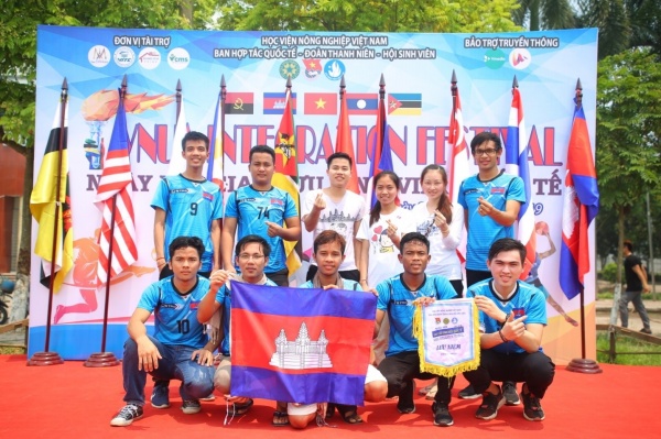 Đội thi Campuchia xuất sắc giành giải Nhất cả hai nội dung Hội thao và Ẩm thực 