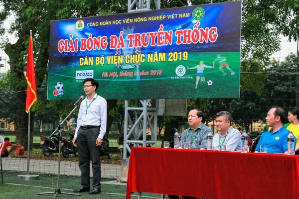 TS. Nguyễn Tất Thắng – Chủ tịch Công đoàn Học viện phát biểu khai mạc buổi lễ 