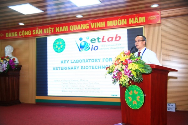 PGS.TS. Lê Văn Phan, Khoa Thú y trình bày tại hội thảo