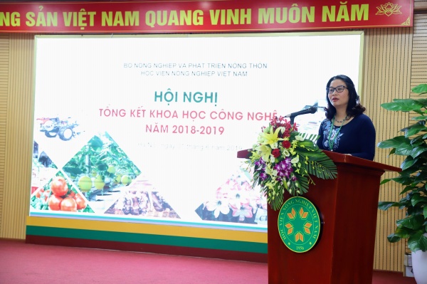 GS.TS. Nguyễn Thị Lan – Bí thư Đảng ủy, Giám đốc Học viện phát biểu tại Hội nghị 
