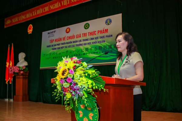 Assoc. Prof. Dr. Nguyen Thi Bich Thuy – Director of the International Cooperation Office delivers the opening speech.