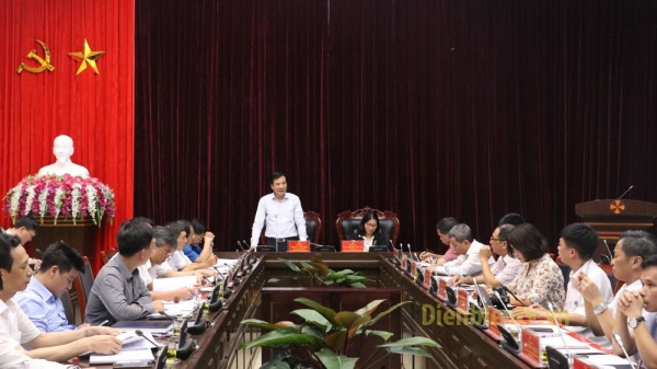 Bí thư Tỉnh ủy Trần Văn Sơn phát biểu tại hội nghị